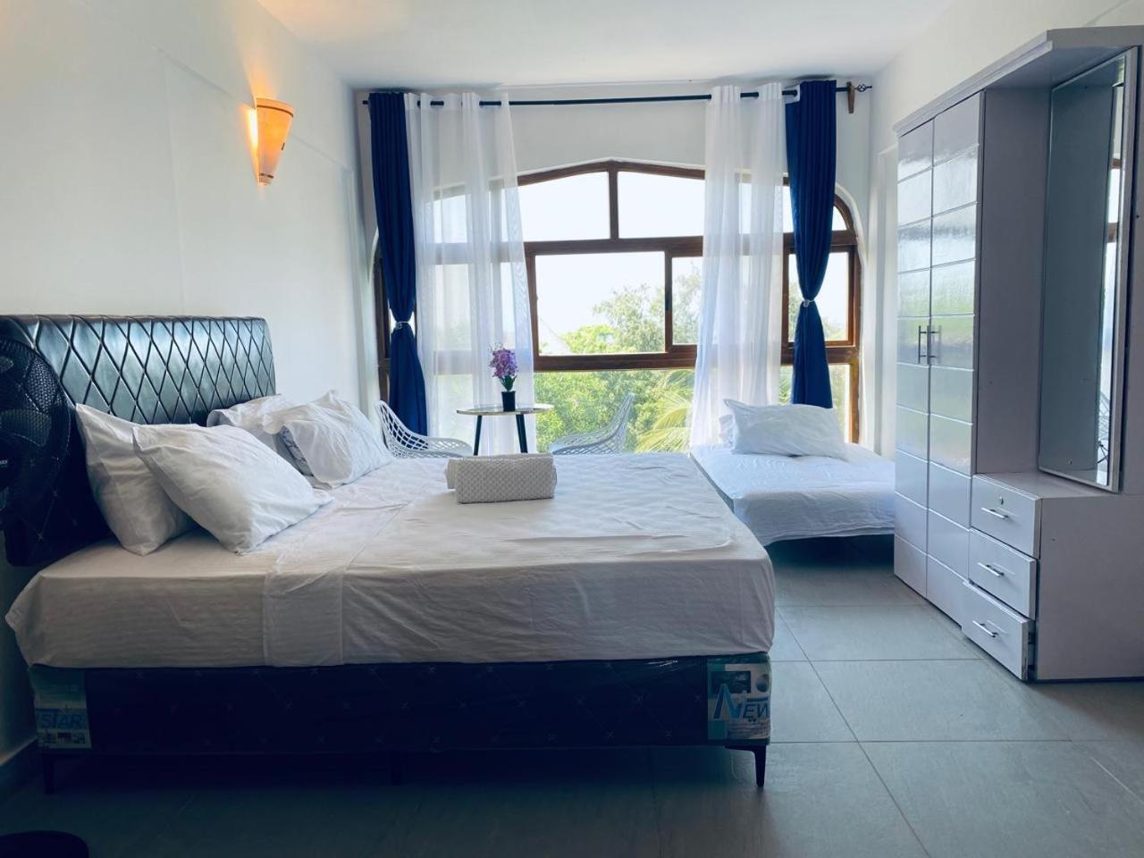 Beachfront Bliss Villa Диани Бийч Екстериор снимка